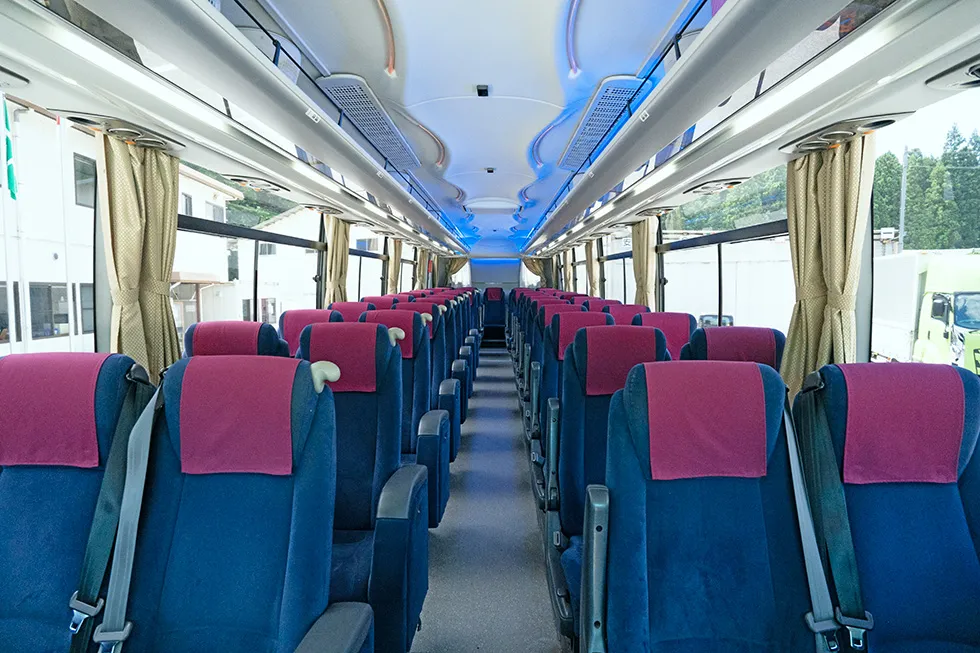 大型バス車内